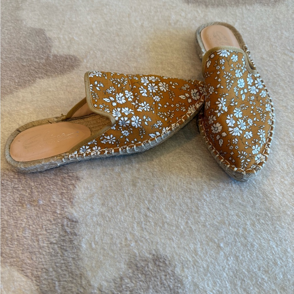Sbicca vintage collection Floral Espadrille Mules